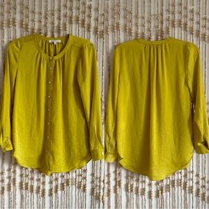 Rose & Olive Silky Vibrant Green Pearl Button Down Long Sleeve Hi Lo Blouse Top